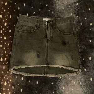 Olivaceous black denim skirt with raw hem